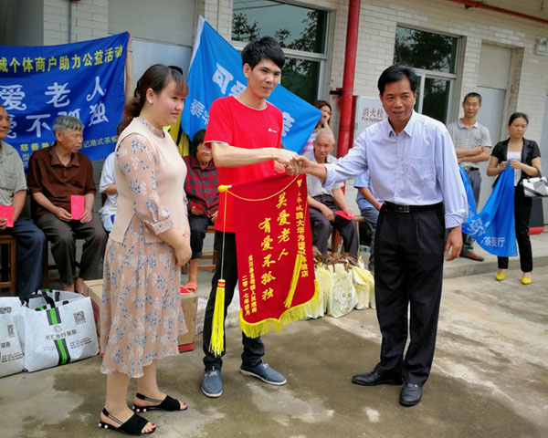  懷揣夢想的80後——91免费小视频陶瓷磚 龍川總代理吳金星
